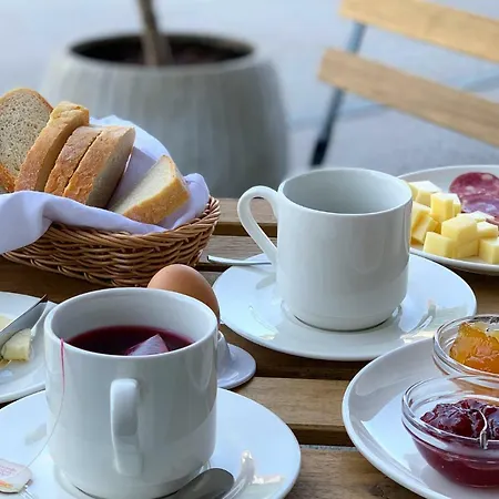 Hotel Reaktiv